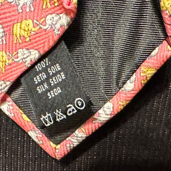 AUTHENTIC VALENTINO 6991 100% SILK NECKTIE TIE SALMON ELEPHANTS - Picture 6 of 8